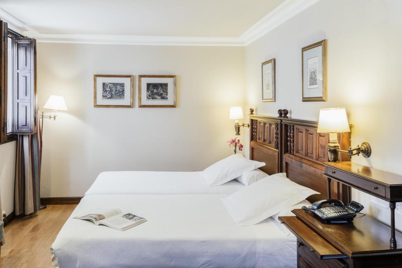ปาราดอร์ เด เฟร์รอล Hotel แฟร์โรล ภายนอก รูปภาพ