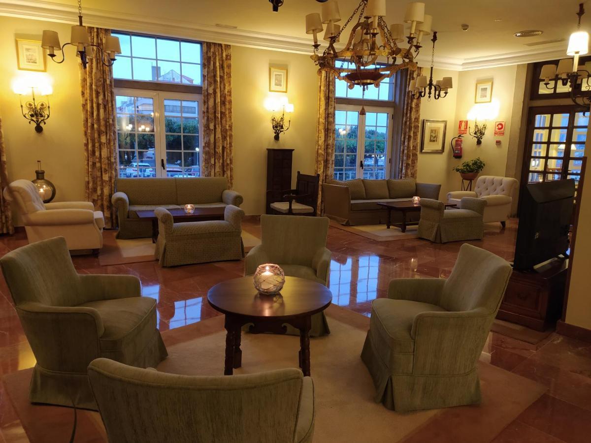 ปาราดอร์ เด เฟร์รอล Hotel แฟร์โรล ภายนอก รูปภาพ