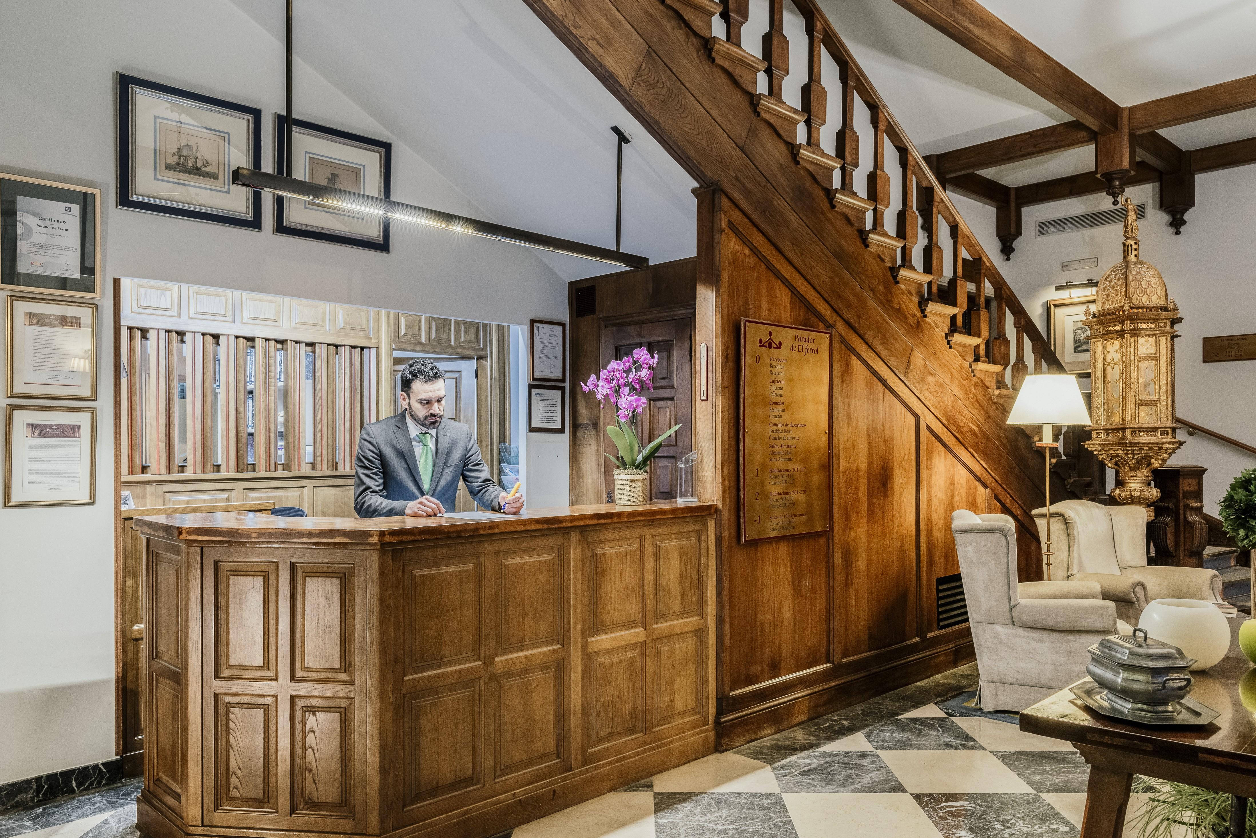 ปาราดอร์ เด เฟร์รอล Hotel แฟร์โรล ภายนอก รูปภาพ