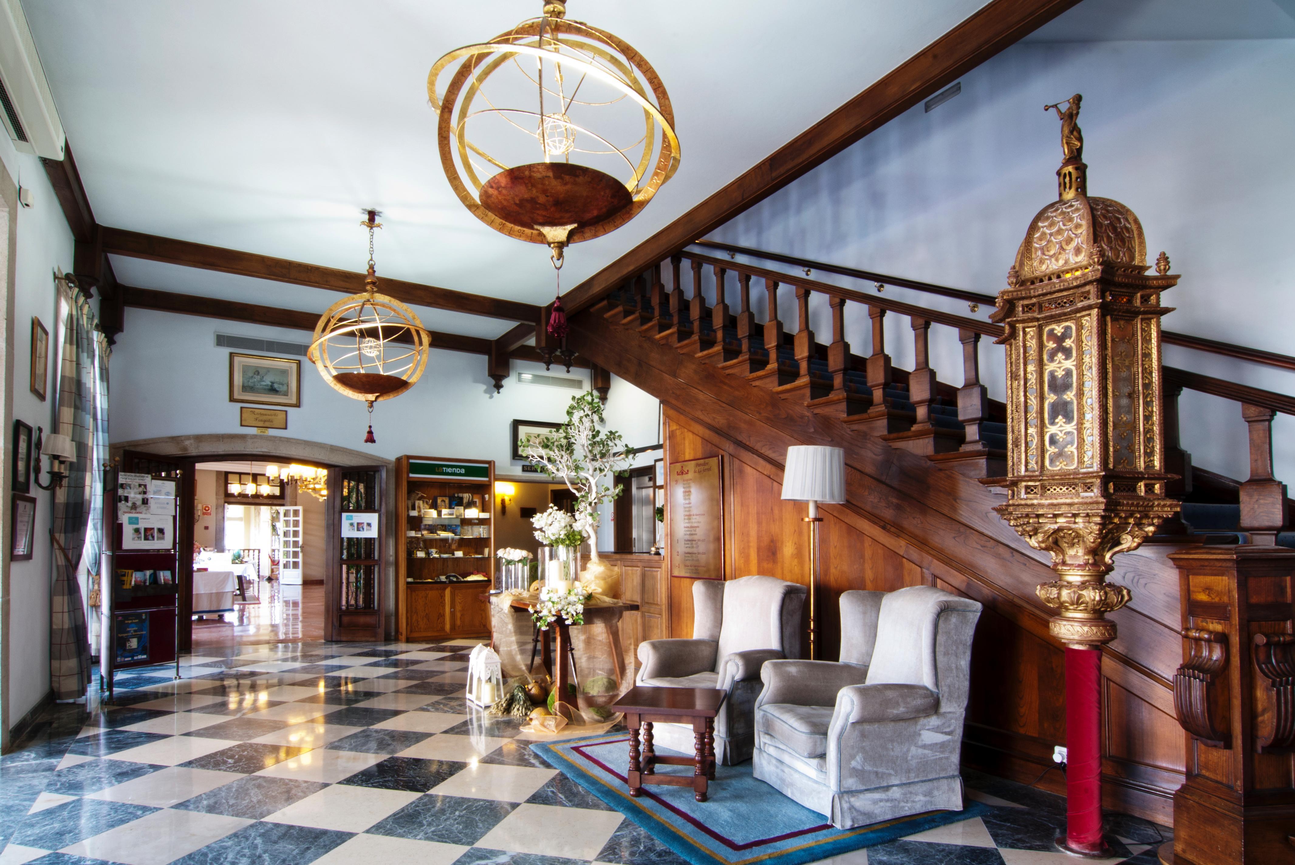 ปาราดอร์ เด เฟร์รอล Hotel แฟร์โรล ภายนอก รูปภาพ