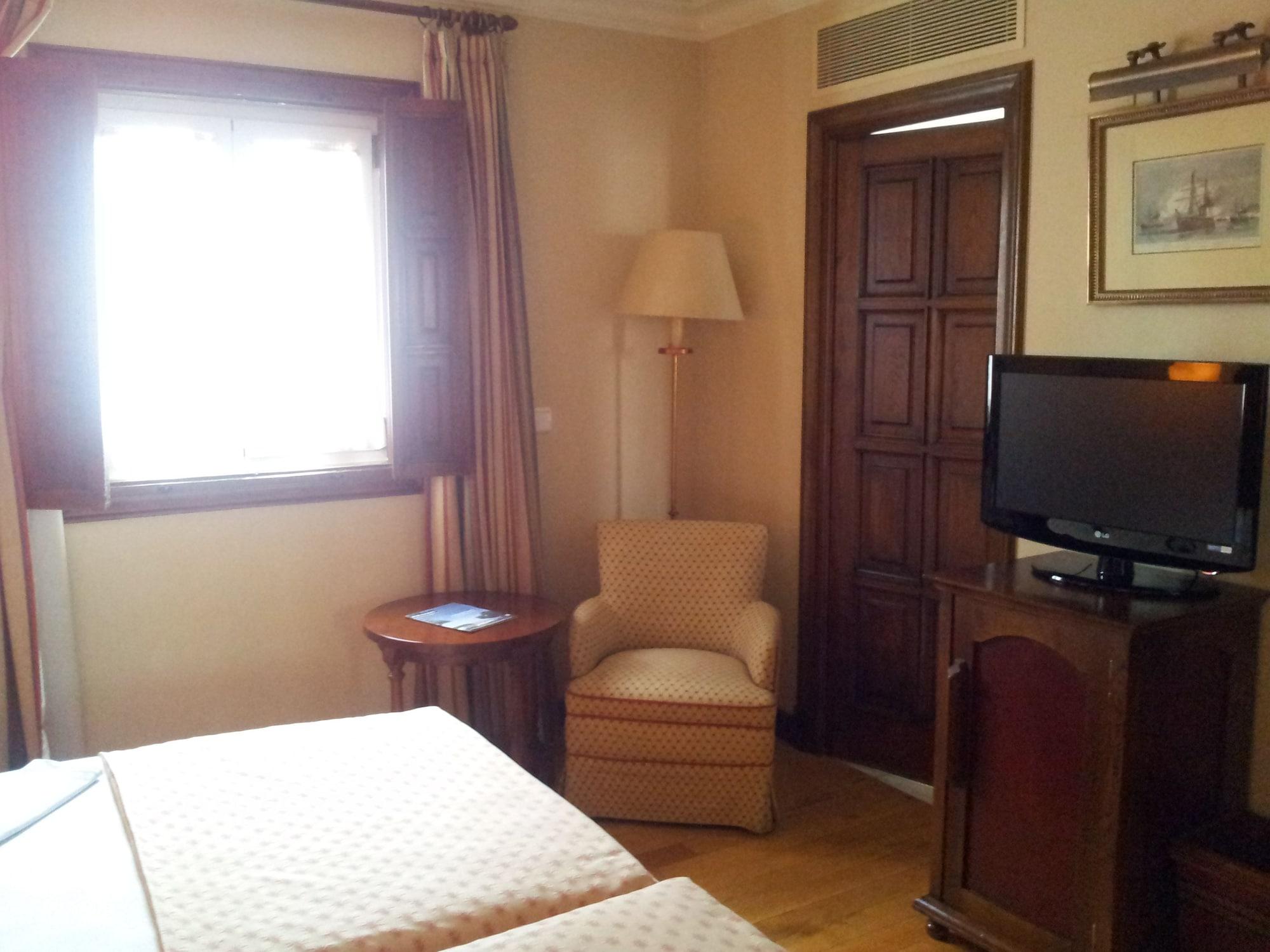 ปาราดอร์ เด เฟร์รอล Hotel แฟร์โรล ภายนอก รูปภาพ