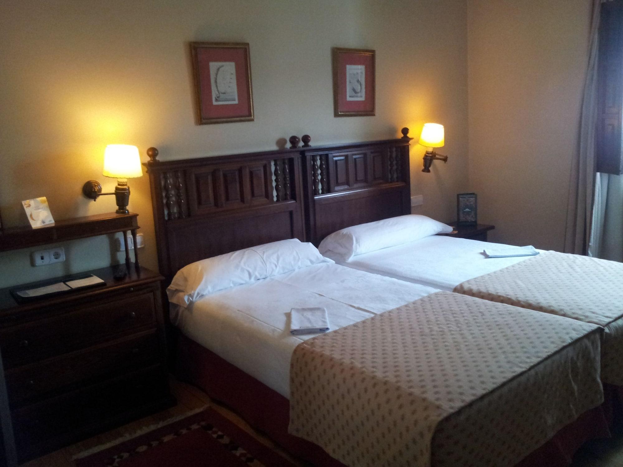ปาราดอร์ เด เฟร์รอล Hotel แฟร์โรล ภายนอก รูปภาพ