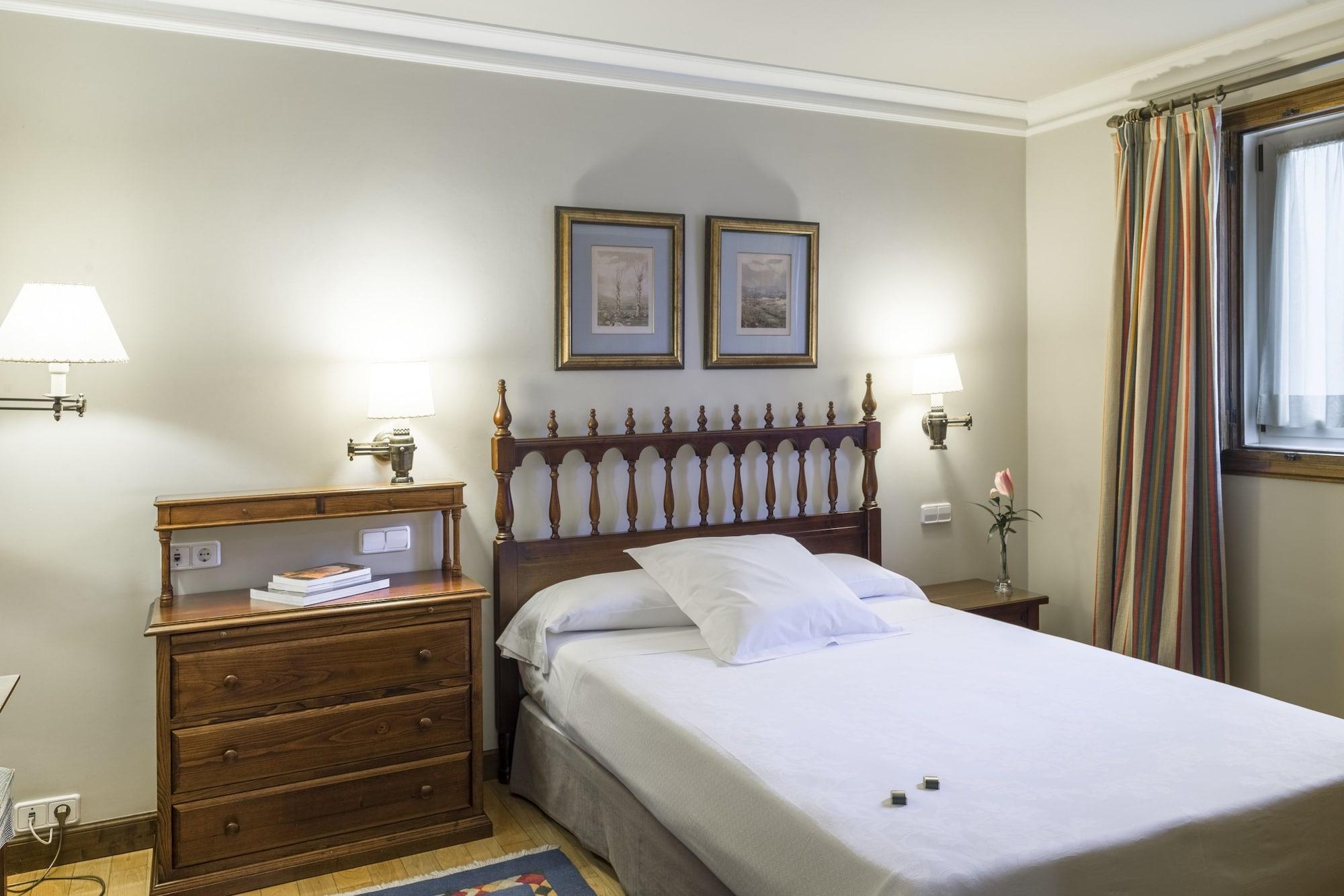 ปาราดอร์ เด เฟร์รอล Hotel แฟร์โรล ภายนอก รูปภาพ