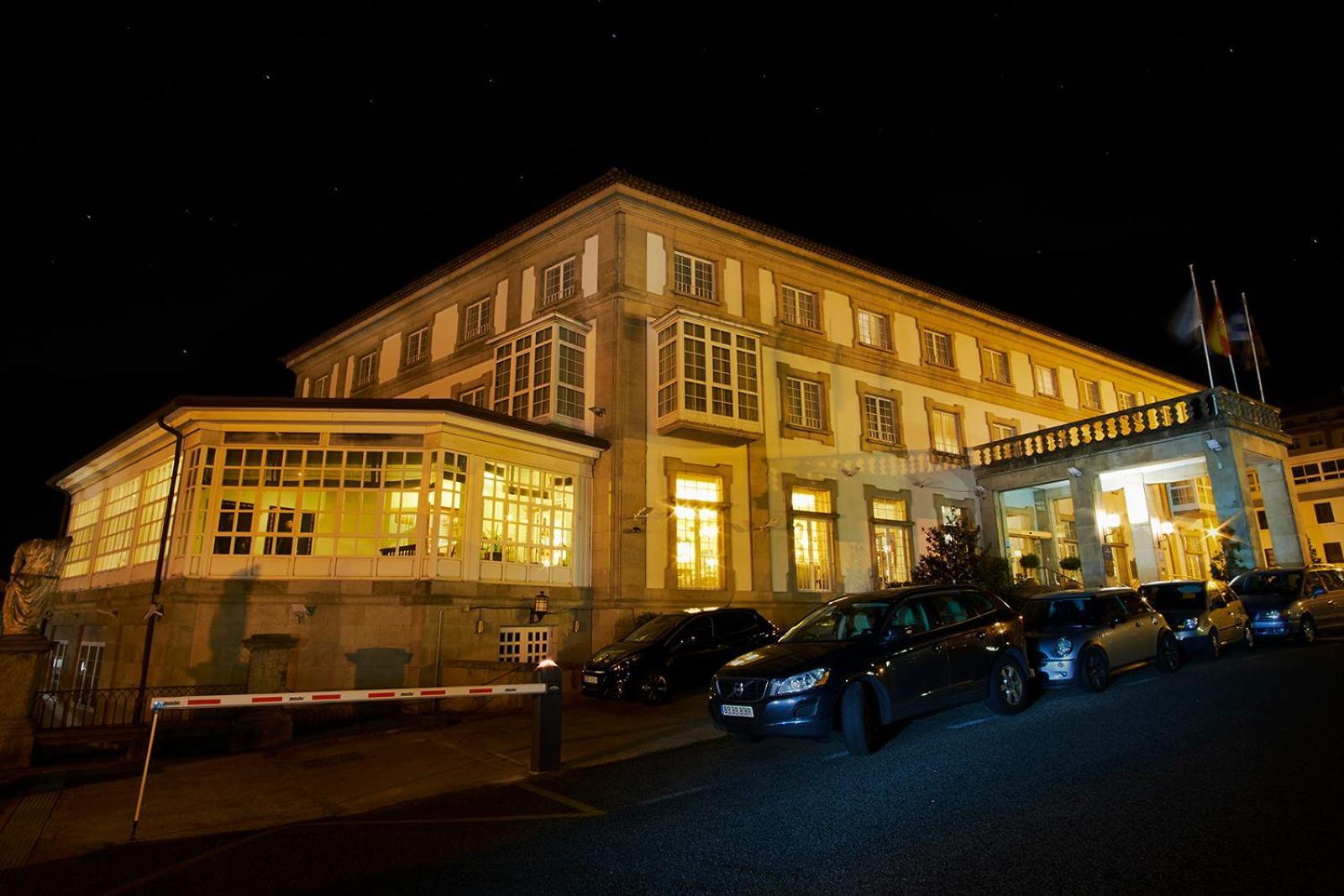 ปาราดอร์ เด เฟร์รอล Hotel แฟร์โรล ภายนอก รูปภาพ
