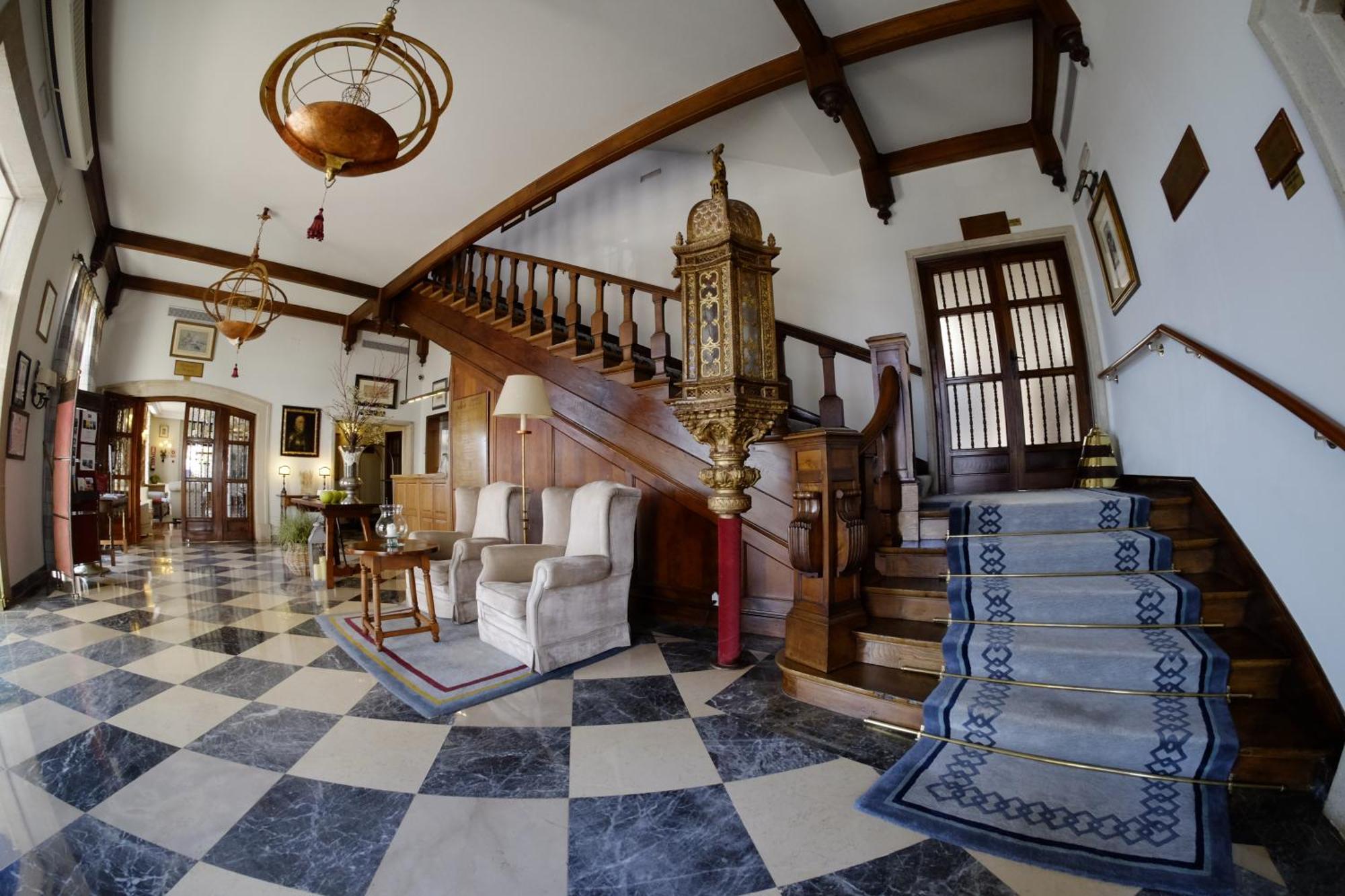 ปาราดอร์ เด เฟร์รอล Hotel แฟร์โรล ภายนอก รูปภาพ